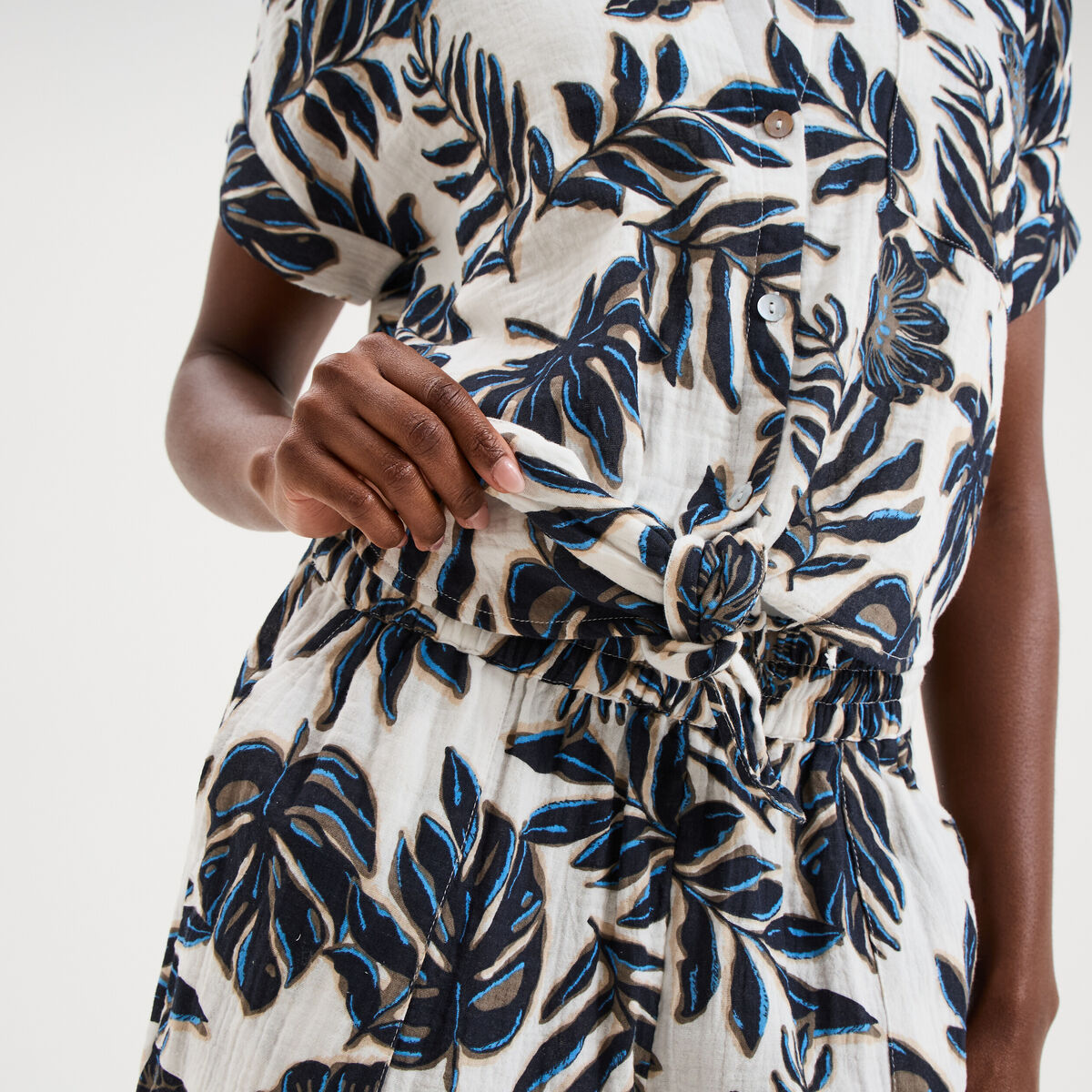 Chemise nou&eacute;e manches courtes gaze coton ecru femme
