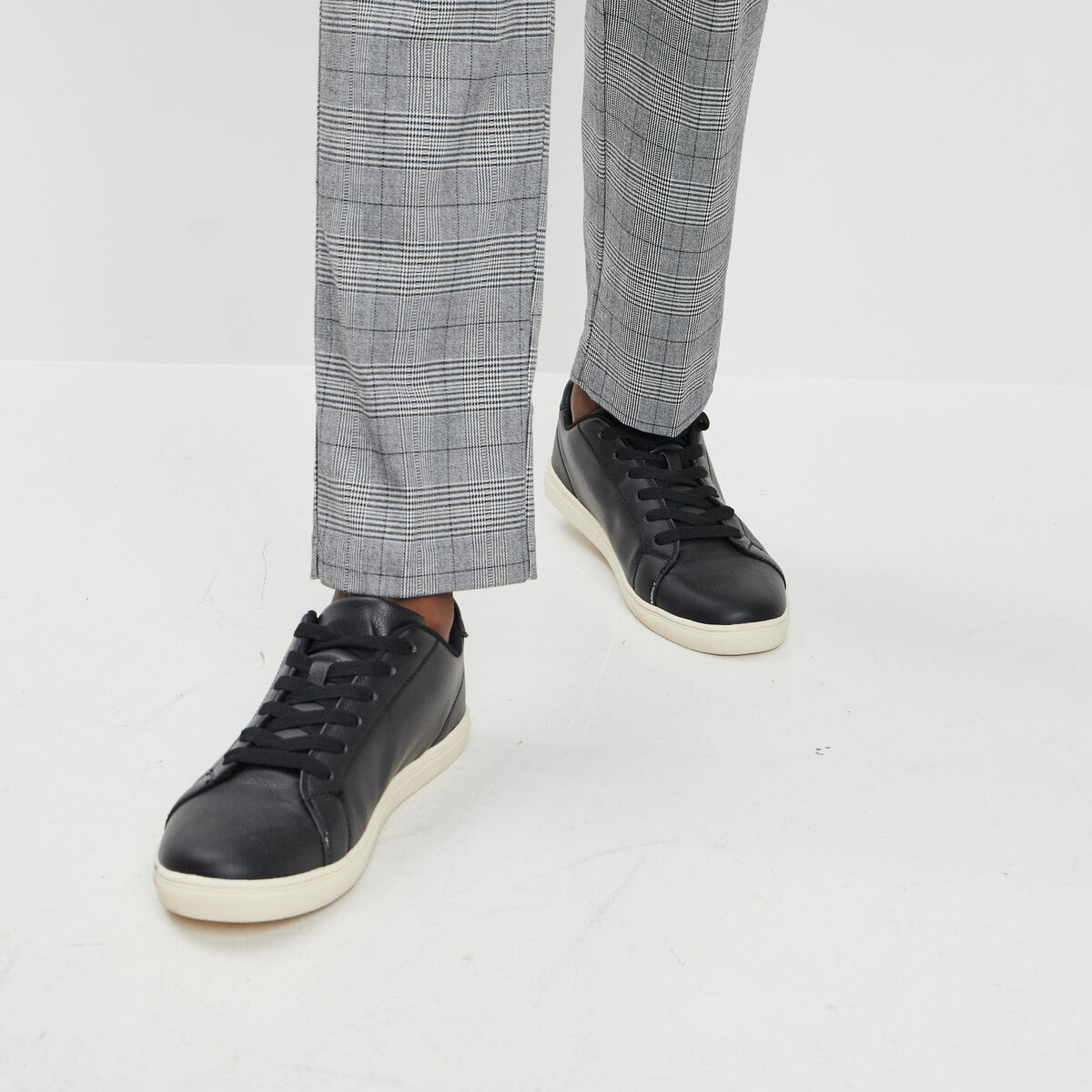 Baskets plates noir homme