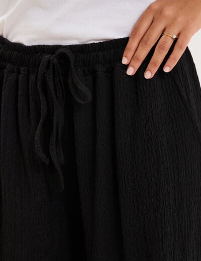 Pantalon droit fluide gaufr&eacute; noir femme