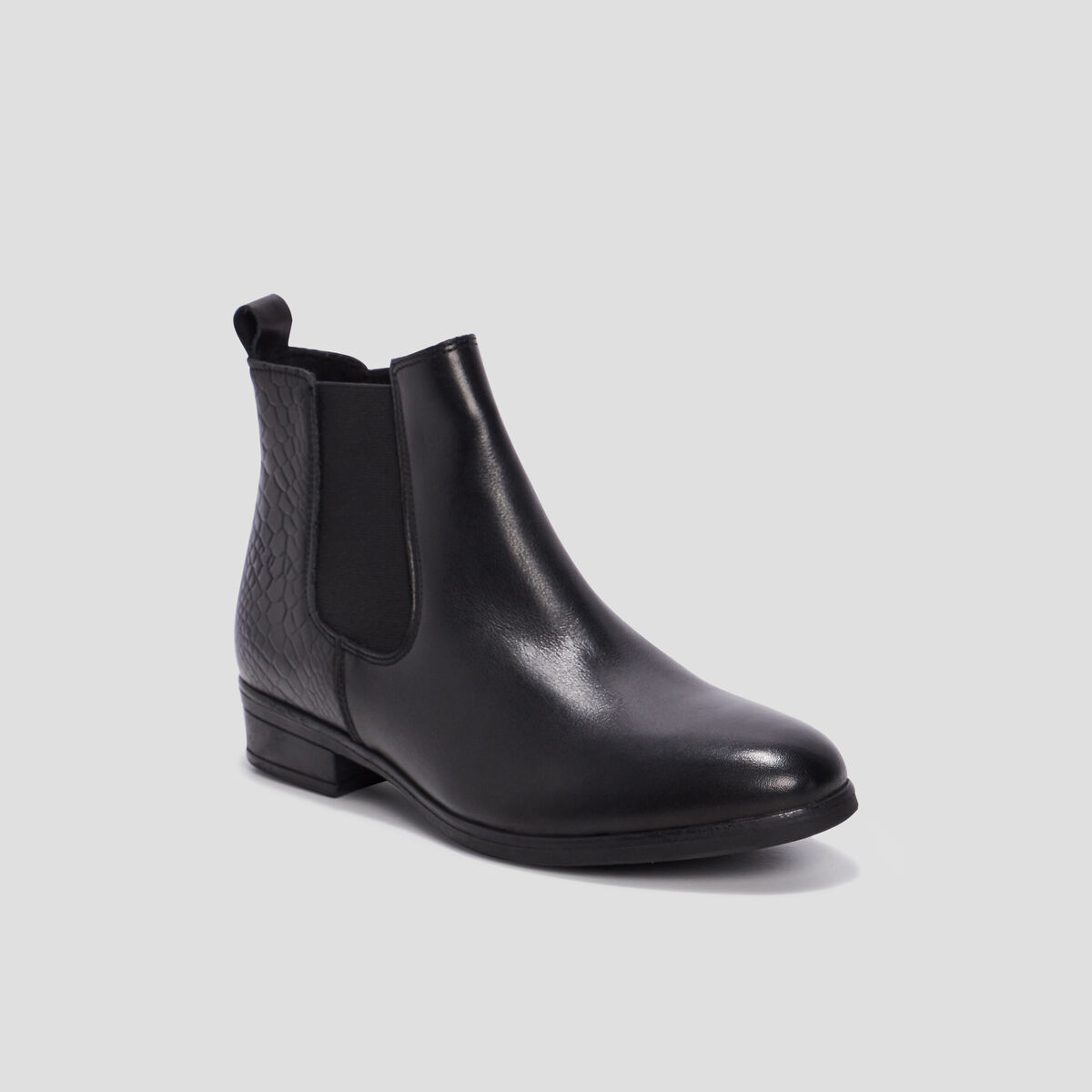 Bottines chelsea plates en cuir noir femme