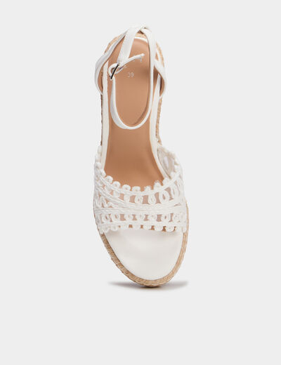 Sandales compens&eacute;es avec d&eacute;tails tress&eacute;s blanc femme