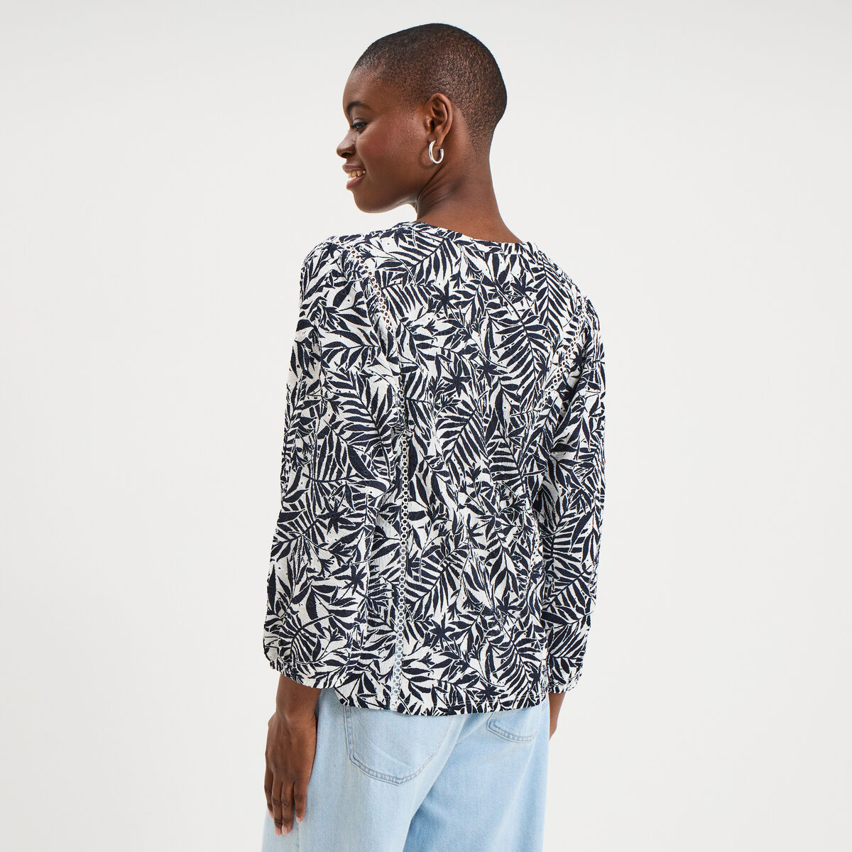 Blouse ajour&eacute;e manches 3/4 col en V ecru femme