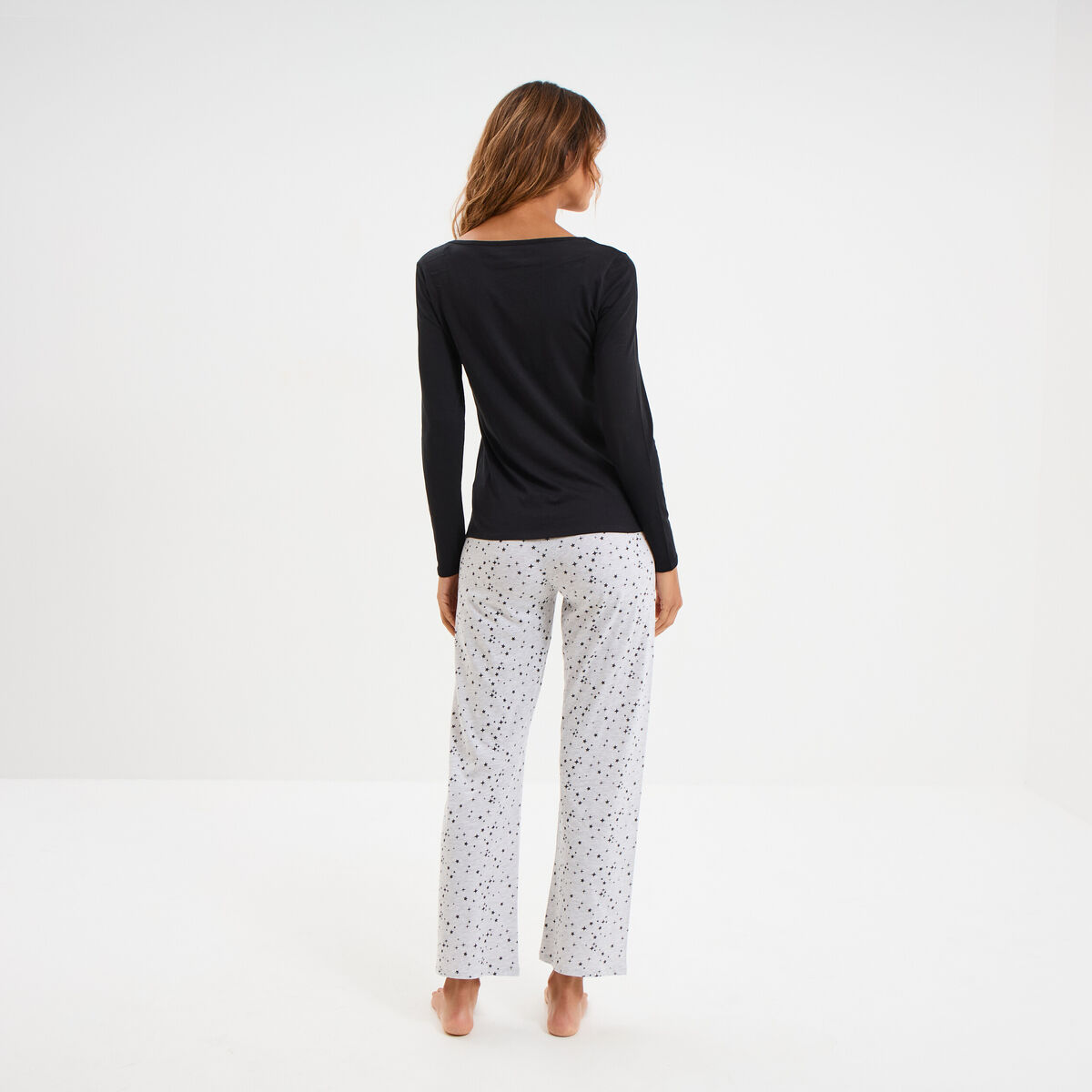 Ensemble pyjama pantalon et t-shirt noir femme