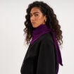 &Eacute;charpe triangulaire en maille douce violet fonc&eacute; femme