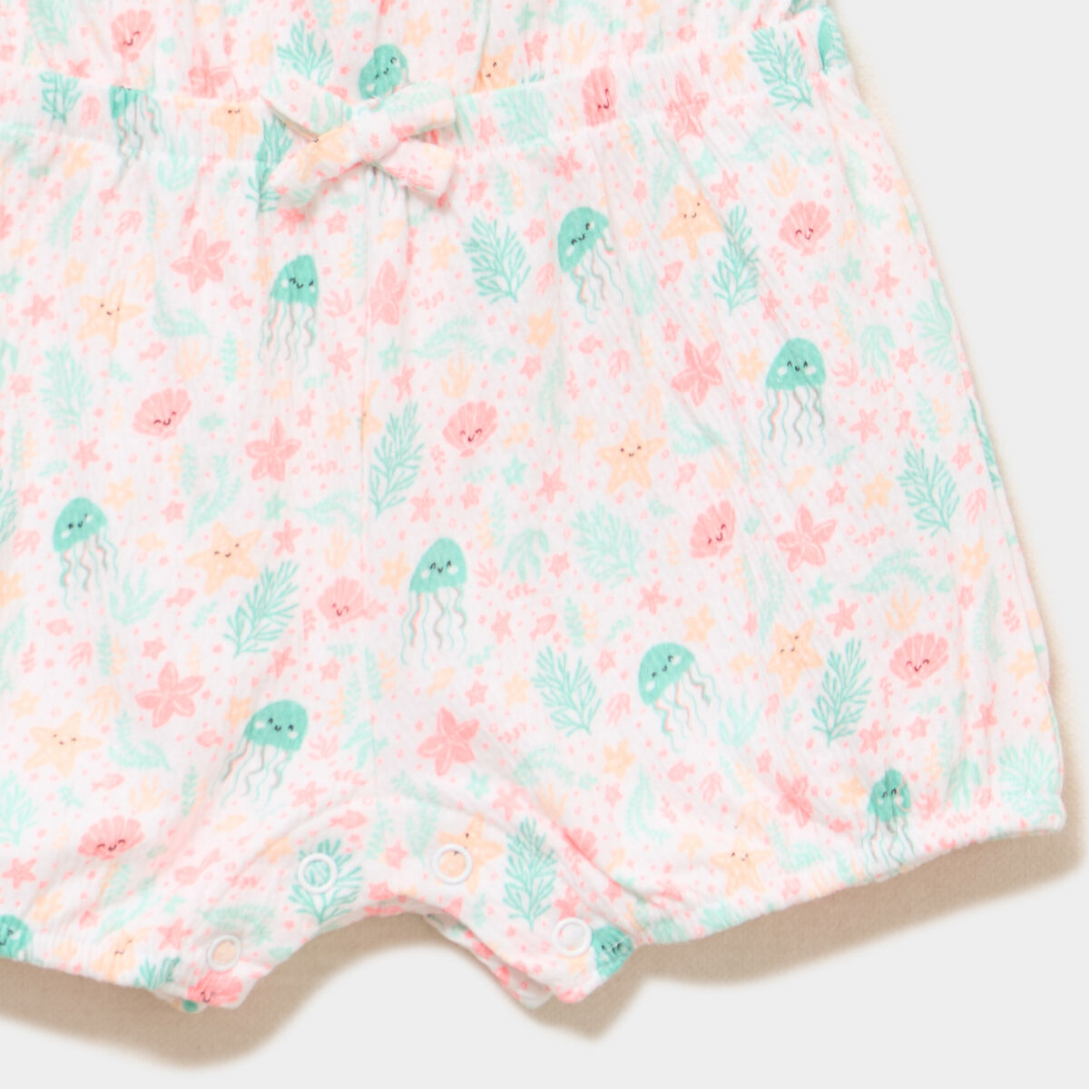 Combishort &agrave; bretelles et volants blanc b&eacute;b&eacute; fille