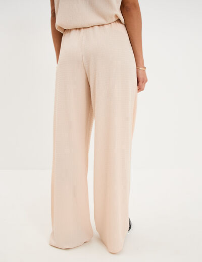 Pantalon effet gaufr&eacute; fluide beige femme