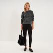 Pull &agrave; sequins et col rond gris fonc&eacute; femme
