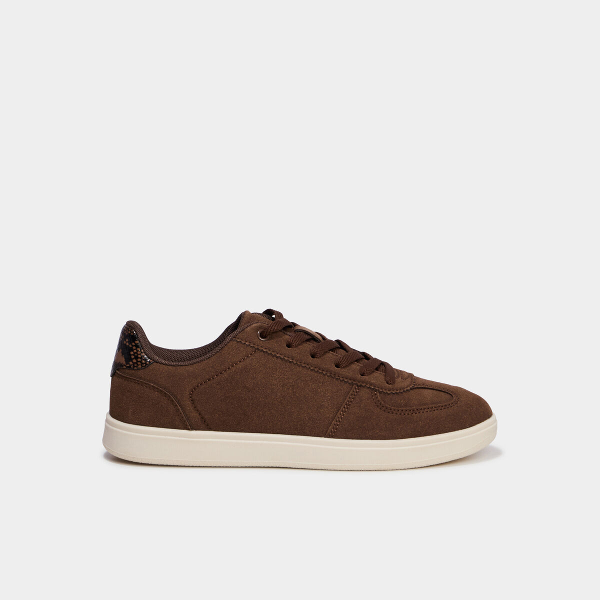 Baskets en su&eacute;dine &agrave; lacets marron femme