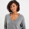 Pull droit ample col V fentes aux c&ocirc;t&eacute;s gris clair femme