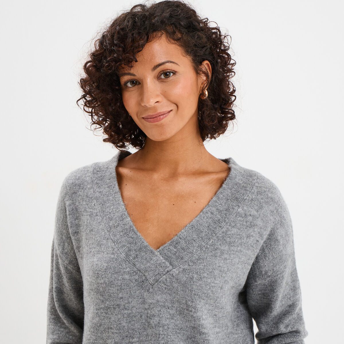 Pull droit ample col V fentes aux c&ocirc;t&eacute;s gris clair femme