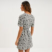 Robe courte col en V taille smock&eacute;e ecru femme