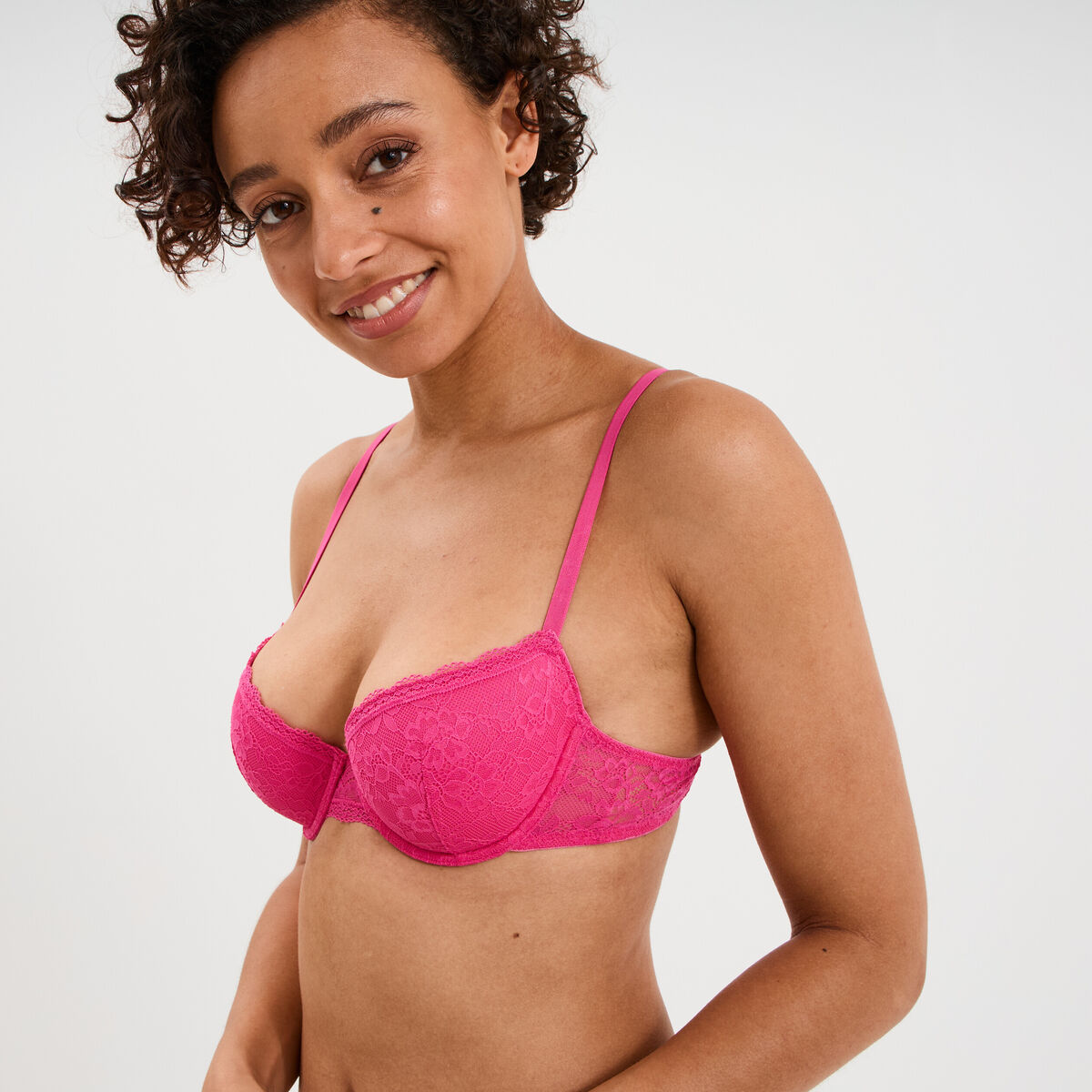Soutien-gorge corbeille padd&eacute; dentelle rose fushia femme