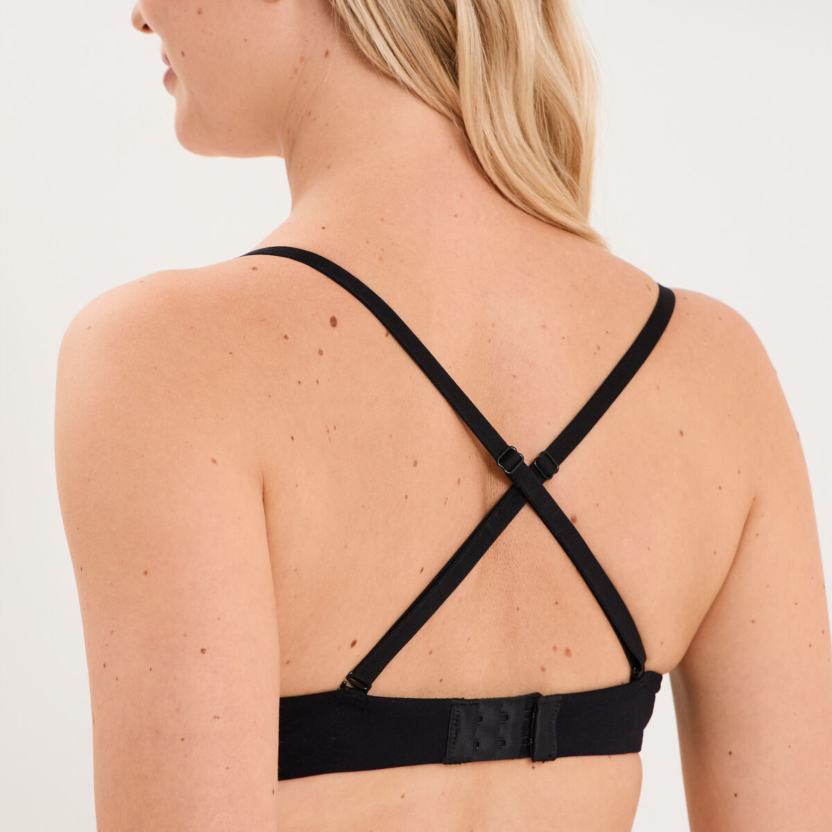 Soutien-gorge embo&icirc;tant padd&eacute; dentelle noir femme