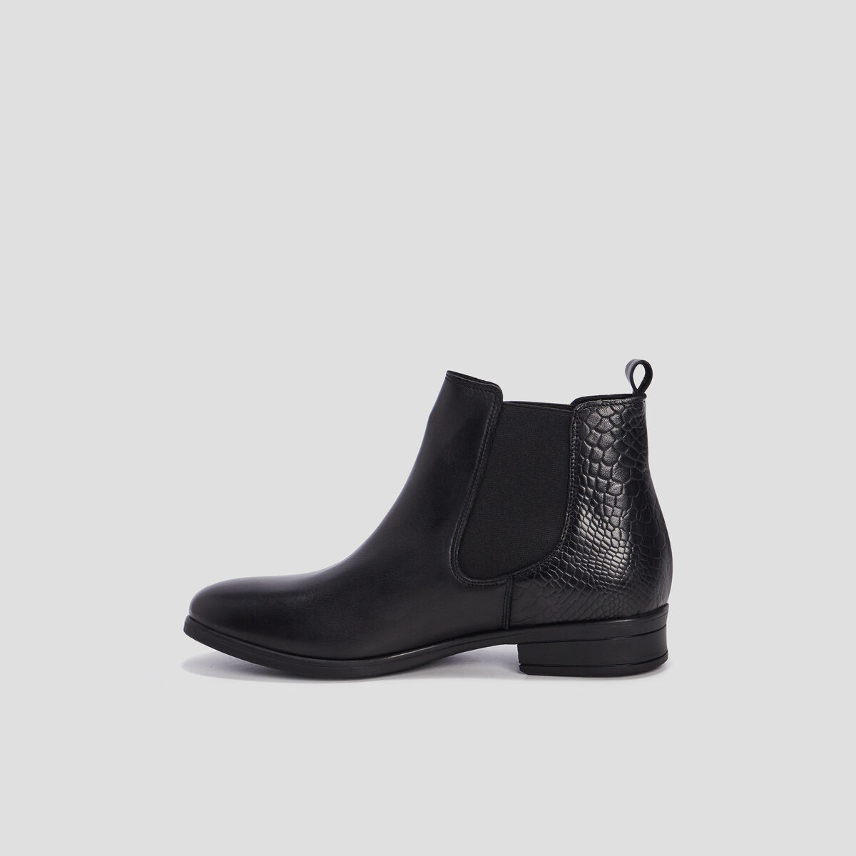 Bottines chelsea plates en cuir noir femme