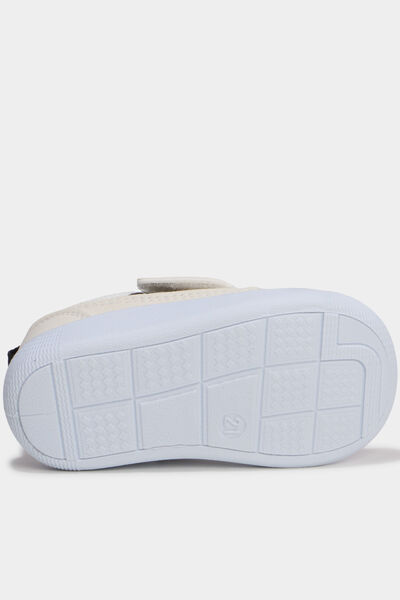 Baskets basses &agrave; semelles souples blanc b&eacute;b&eacute; gar&ccedil;on