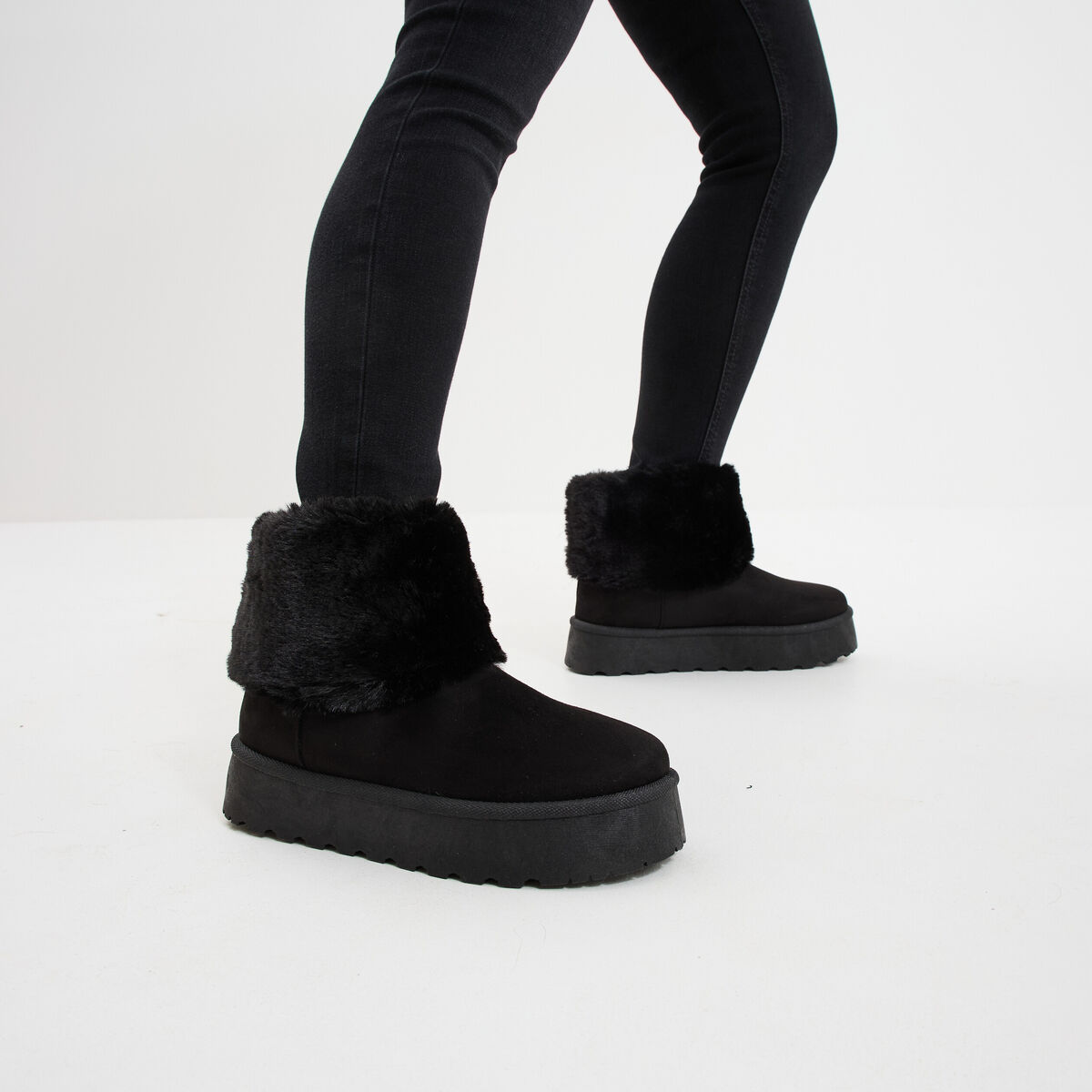 Boots avec fausse fourrure noir femme