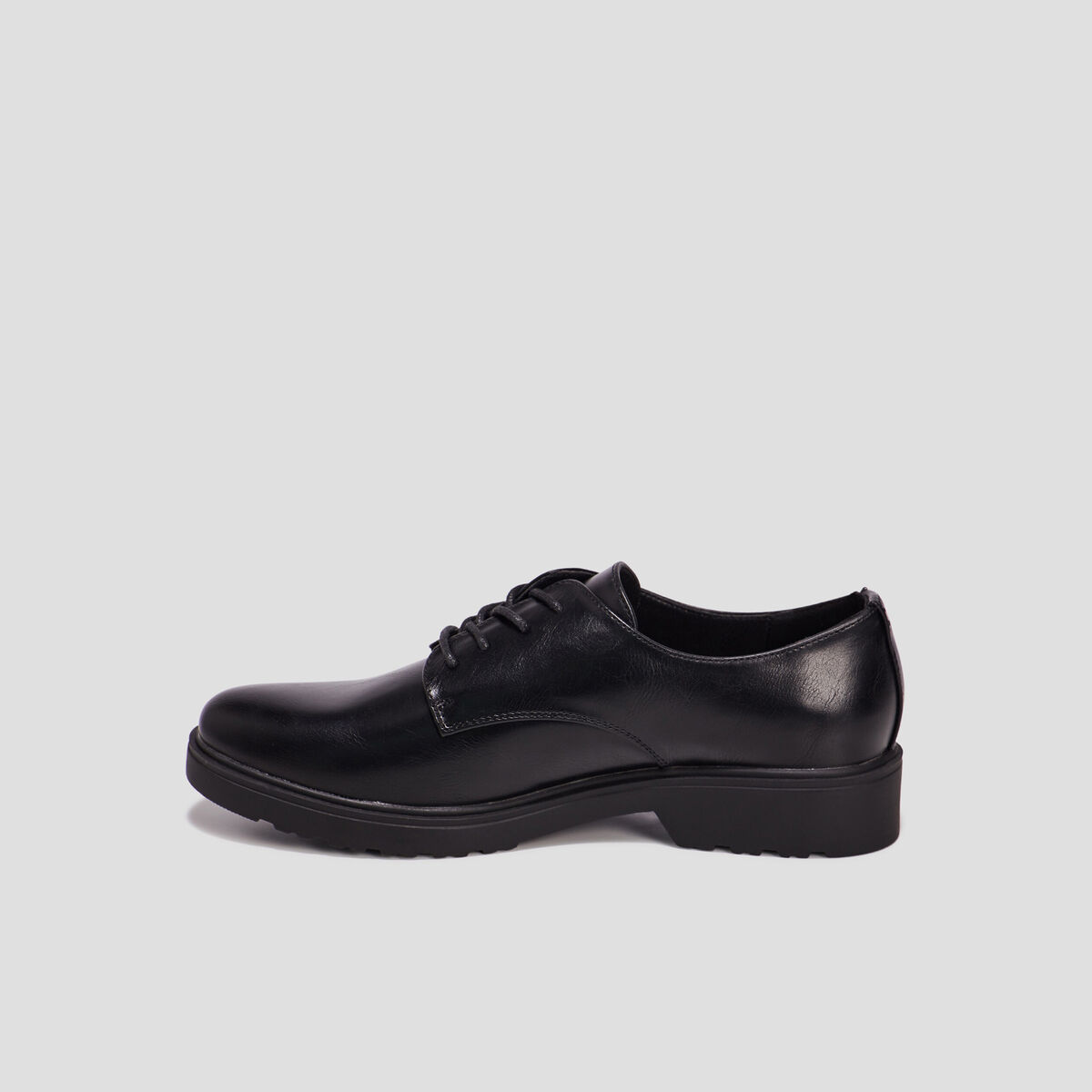 Derbies &agrave; lacets crant&eacute;es Liberto noir femme