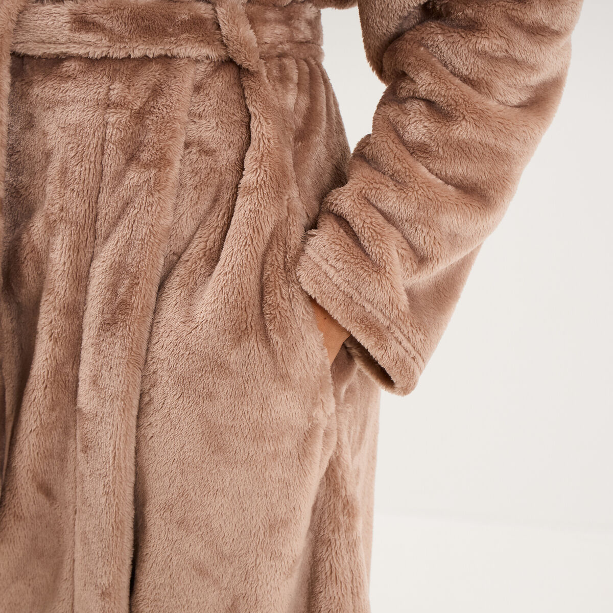 Peignoir effet velours &agrave; capuche beige femme