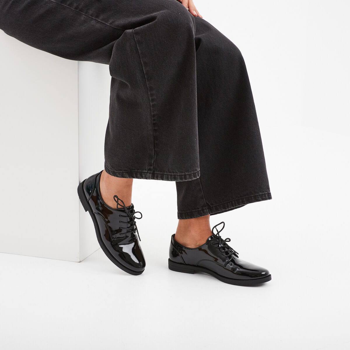 Derbies vernies à lacets noir femme