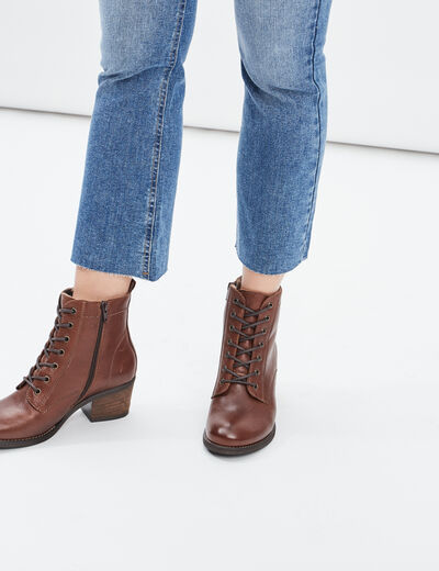 Bottines en cuir à talons carrés marron femme