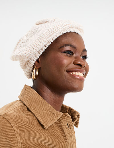 Béret tricoté avec torsades sable femme