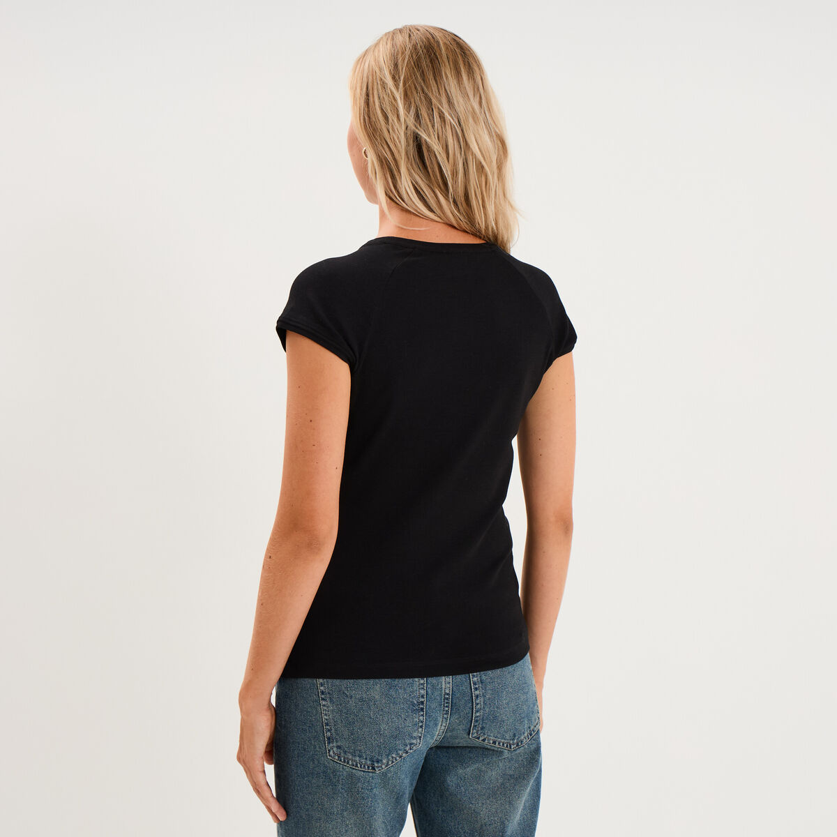 T-shirt ajust&eacute; col rond manches courtes noir femme