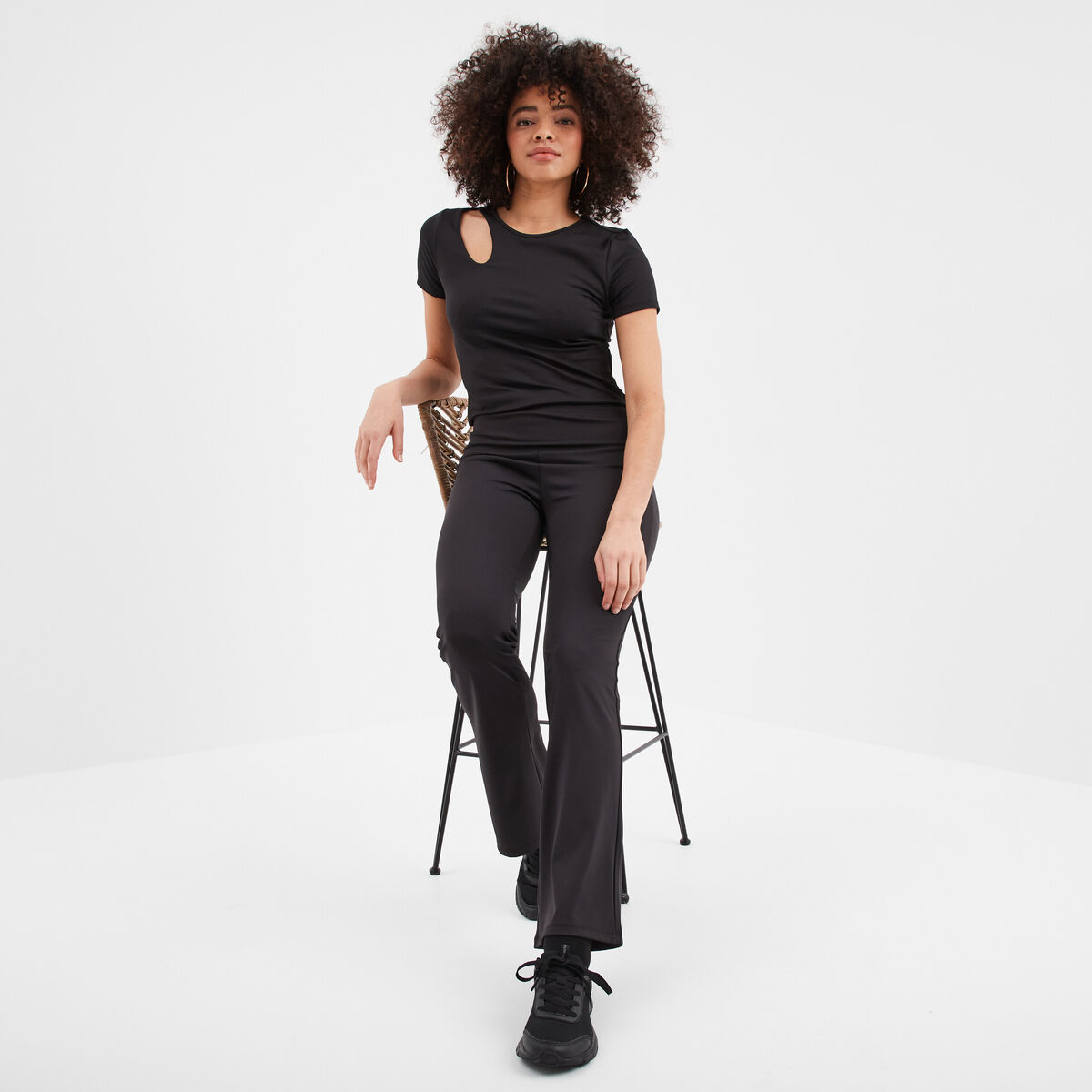 T-shirt cintré avec ouverture noir femme