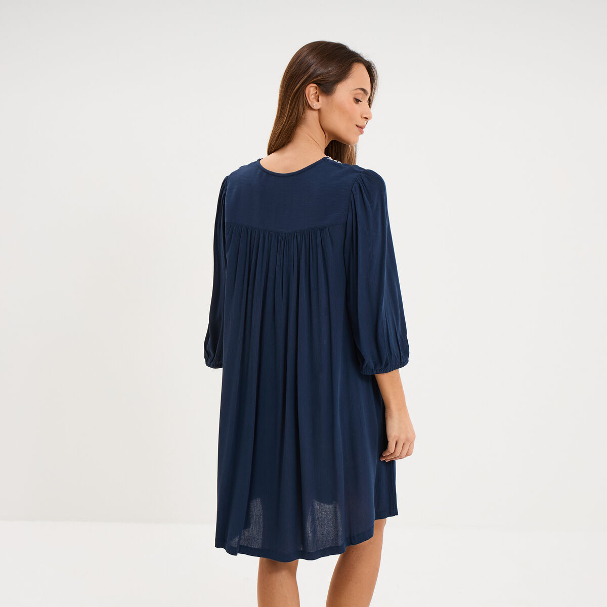 Robe fluide brod&eacute;e manches 3/4 bleu marine femme