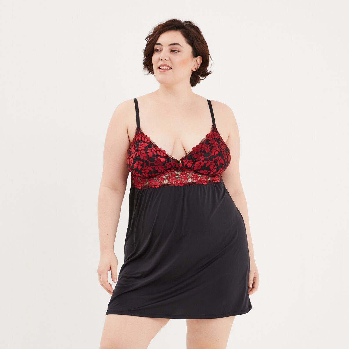 Nuisette dentelle et broderie rose framboise femme grande taille