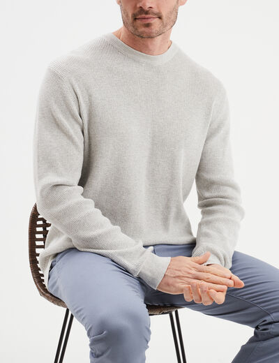 Pull en maille textur&eacute;e col rond gris clair homme