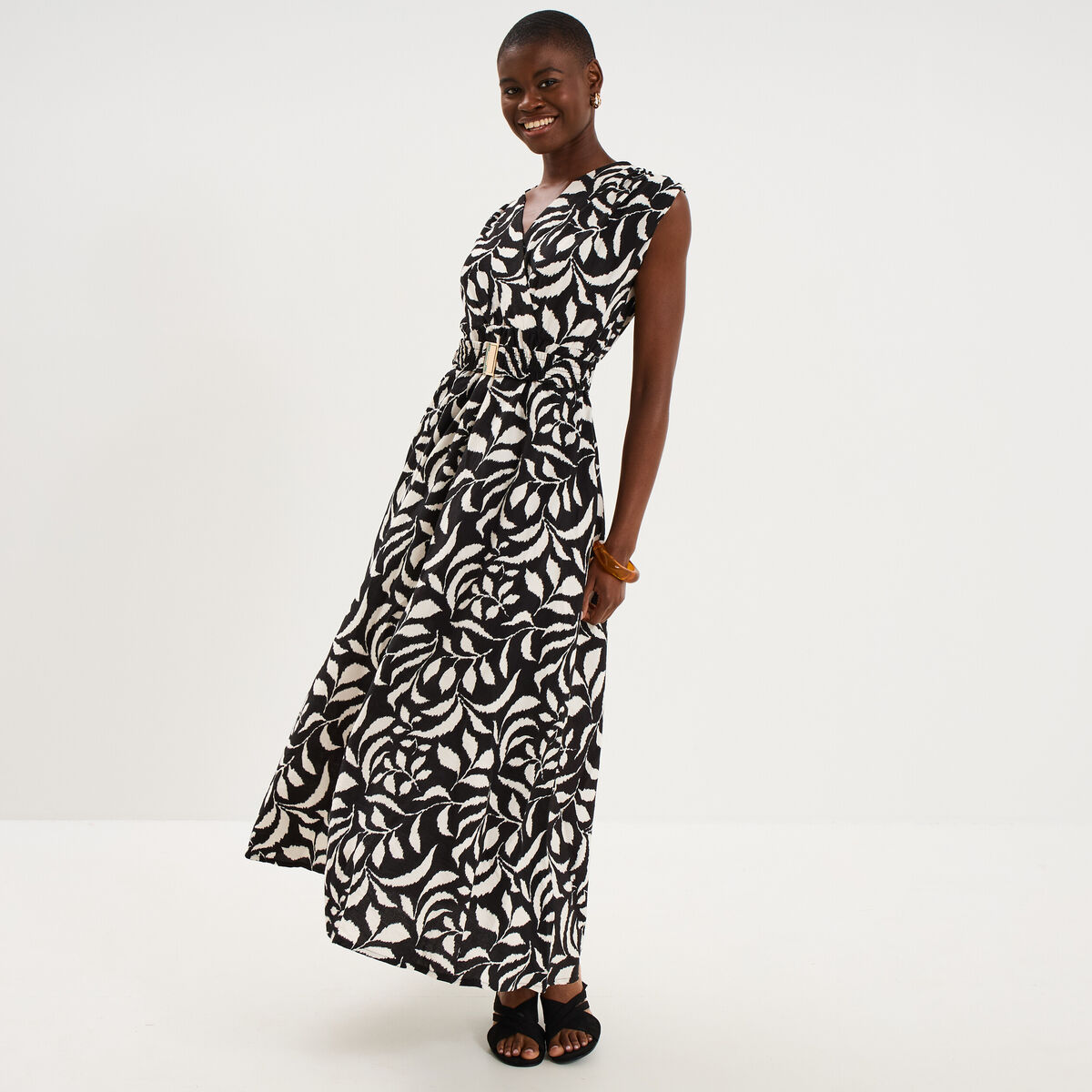 Robe longue cintr&eacute;e ceinture smock&eacute;e noir femme