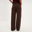 Pantalon &agrave; ponts flare effet cr&ecirc;pe marron fonc&eacute; femme
