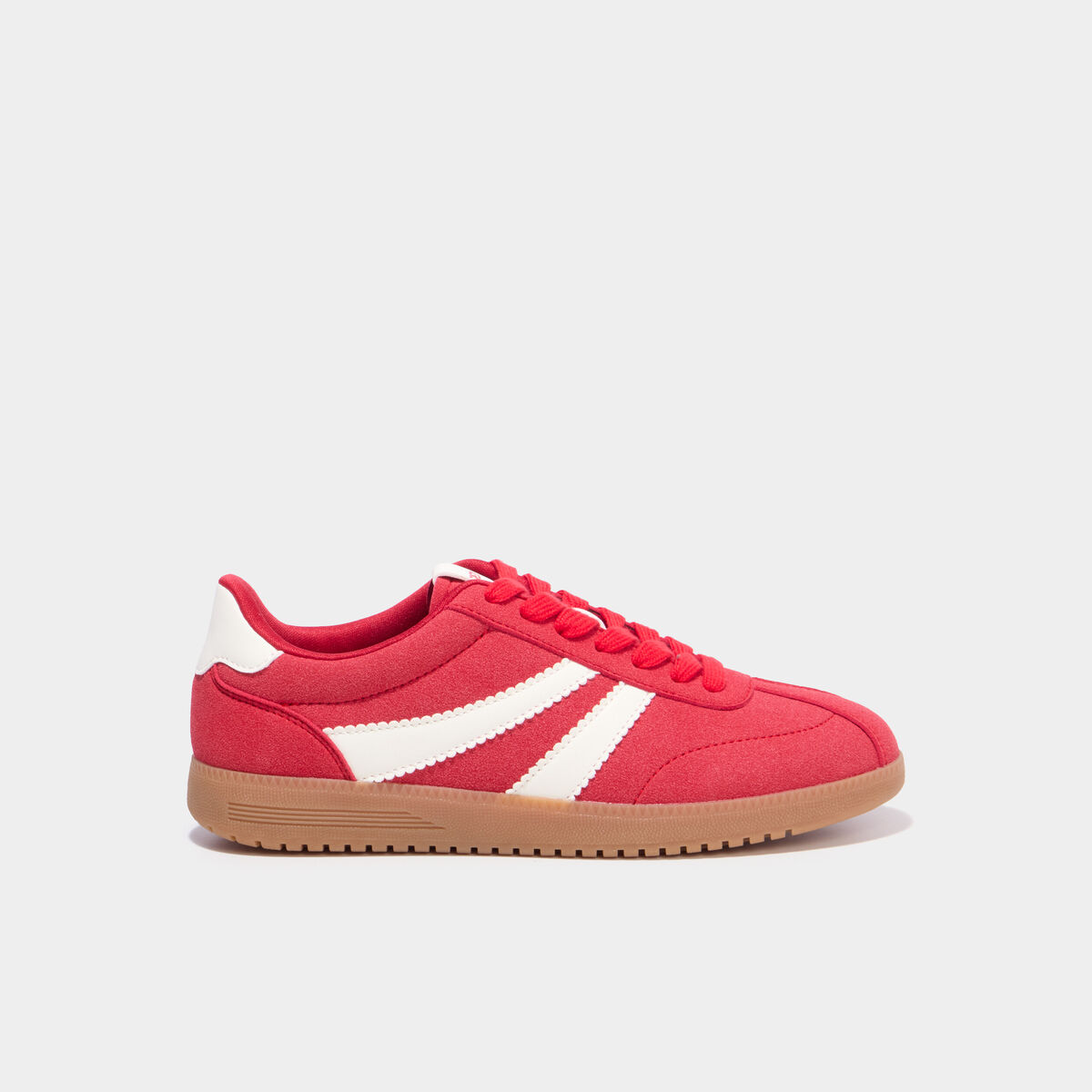 Tennis basses &agrave; lacets rouge femme