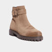 Bottines aspect su&eacute;dine avec boucles taupe femme