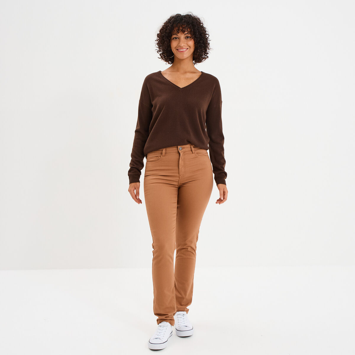 Pull col en V manches longues marron fonc&eacute; femme