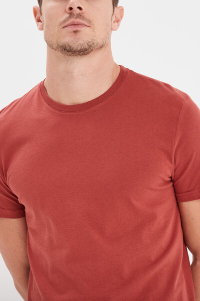 T-shirt droit en coton manches courtes rouge fonc&eacute; homme