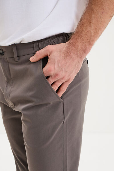 Pantalon chino droit extensible gris fonc&eacute; homme