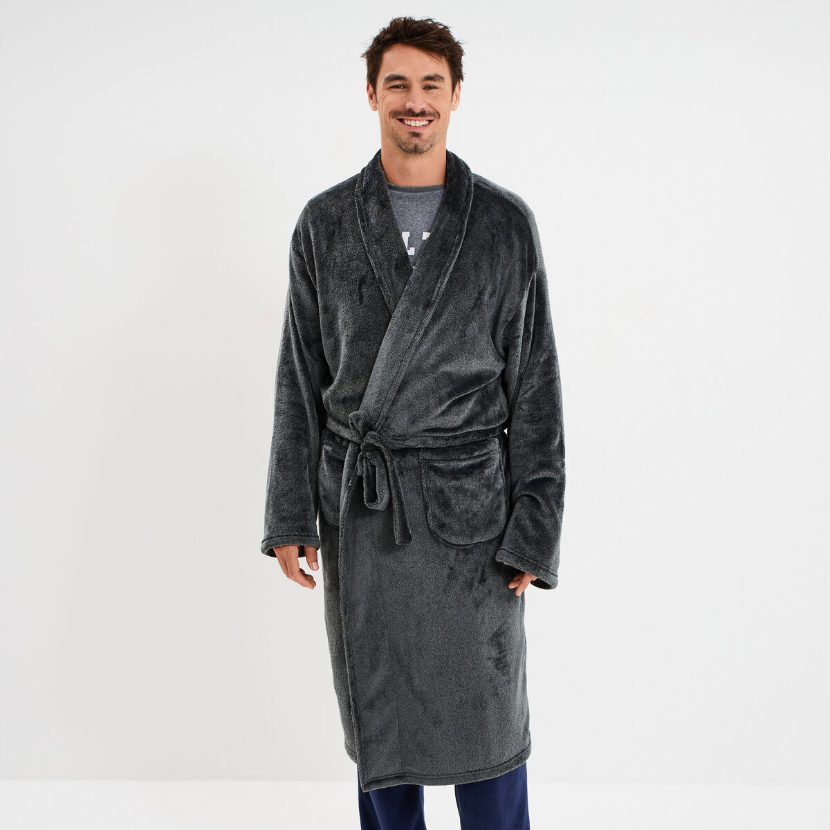 Peignoir long ceintur&eacute; effet velours gris clair homme