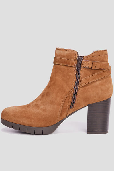 Bottines à talons avec chaînes en cuir marron femme