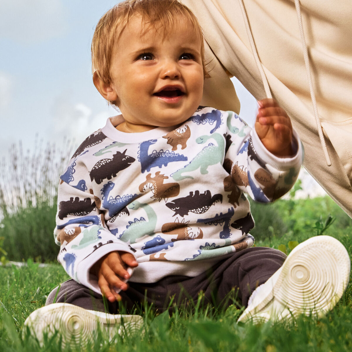 Ensemble de jogging 2 pi&egrave;ces ecru b&eacute;b&eacute; gar&ccedil;on