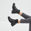 Bottines crant&eacute;es &agrave; lacets en cuir noir femme