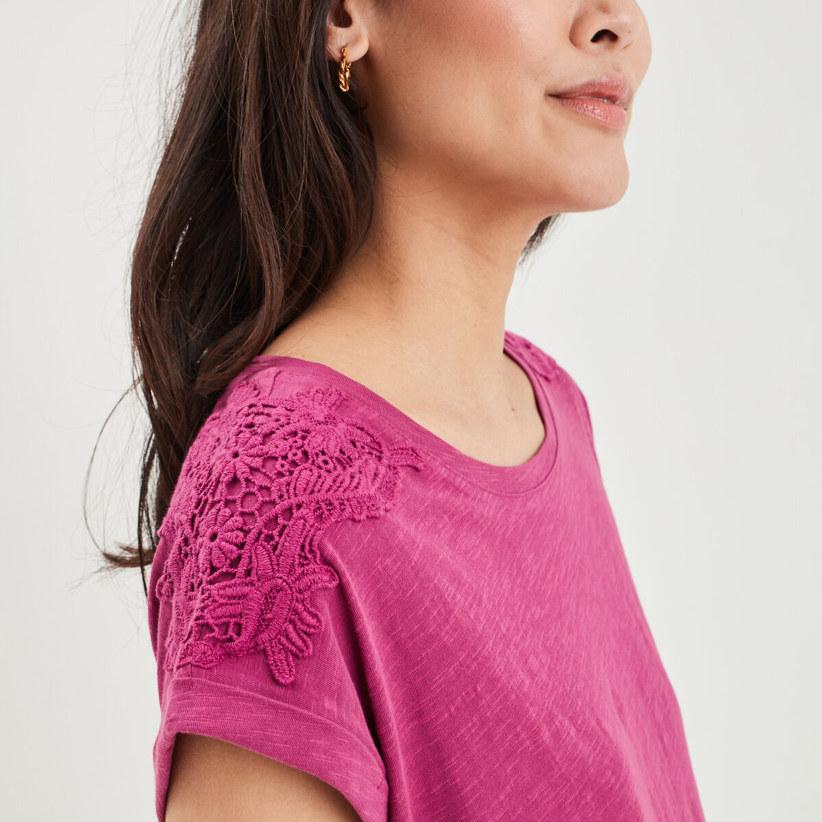 T-shirt manches courtes effet macramé violet femme