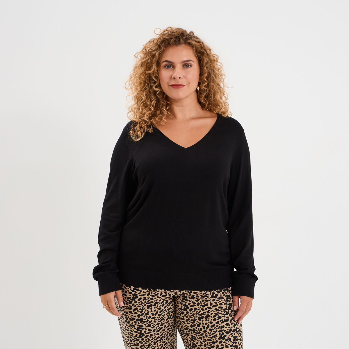 Pull fin col en V manches longues noir femme grande taille