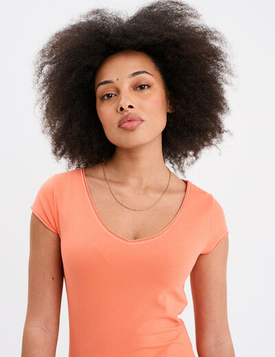 T-shirt col V ajusté manches courtes rose corail femme