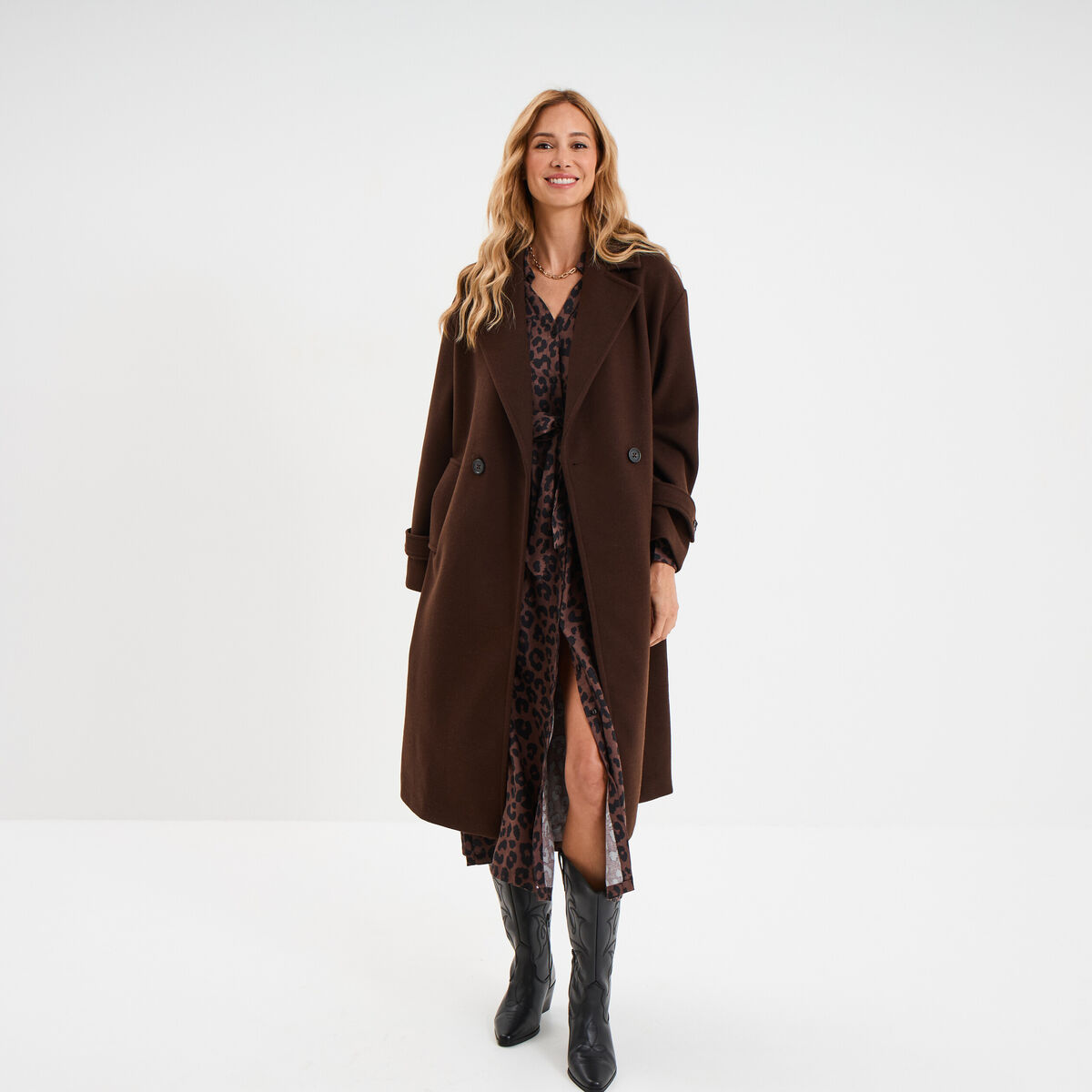 Robe chemise longue ceintur&eacute;e marron fonc&eacute; femme