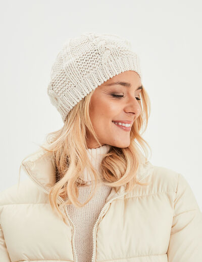 Béret tricoté avec torsades sable femme