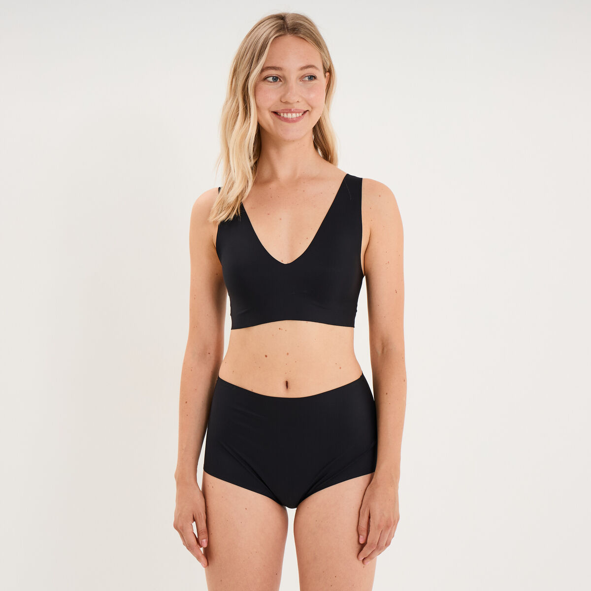 Soutien-gorge brassi&egrave;re triangle noir femme
