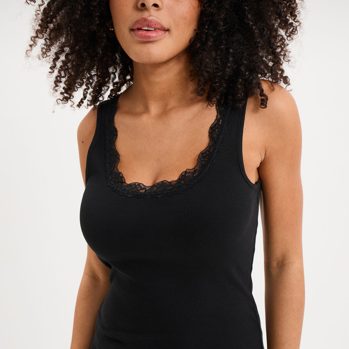 D&eacute;bardeur c&ocirc;tel&eacute; encolure dentelle noir femme