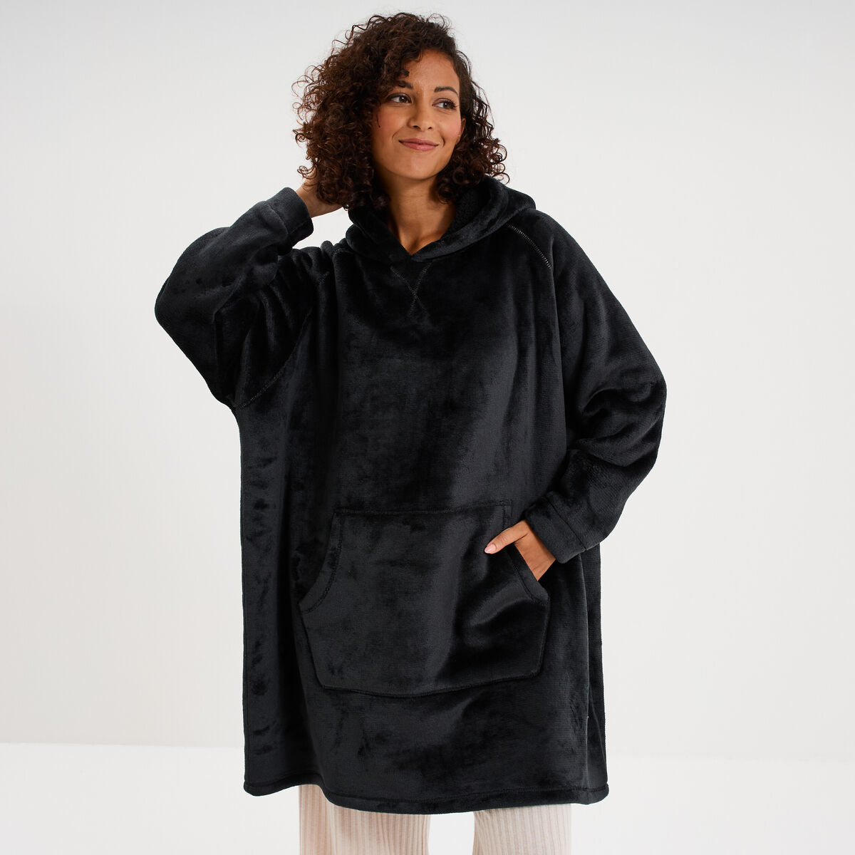 Poncho plaid effet velours &agrave; capuche gris fonc&eacute; femme
