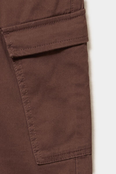 Pantalon cargo regular coton majoritaire marron fonc&eacute; gar&ccedil;on
